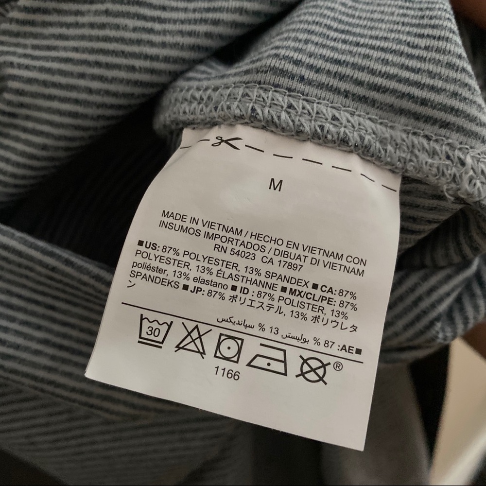 Old Navy Women’s Active Go Dry Fitted Leggings NWT - Picture 7 of 7